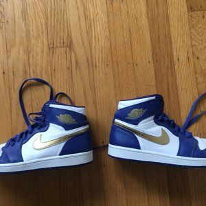 Nike Mens Air Jordan 1 Retro High Basketball Shoe